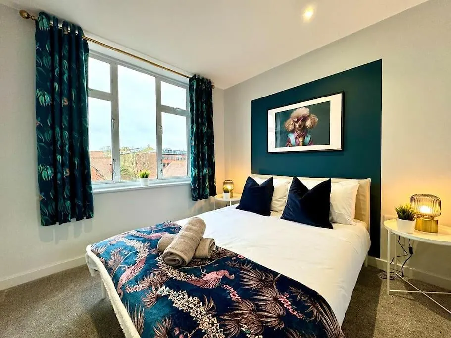 Chic 3Br Bournemouth Apt - Near Beach & Shops!-1