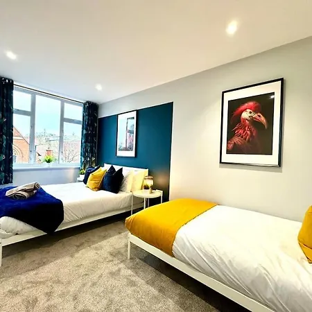 Chic 3Br Bournemouth Apt - Near Beach & Shops!-3