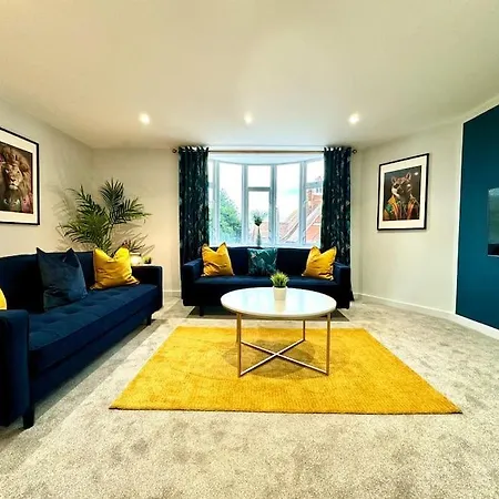 Chic 3Br Bournemouth Apt - Near Beach & Shops!-2